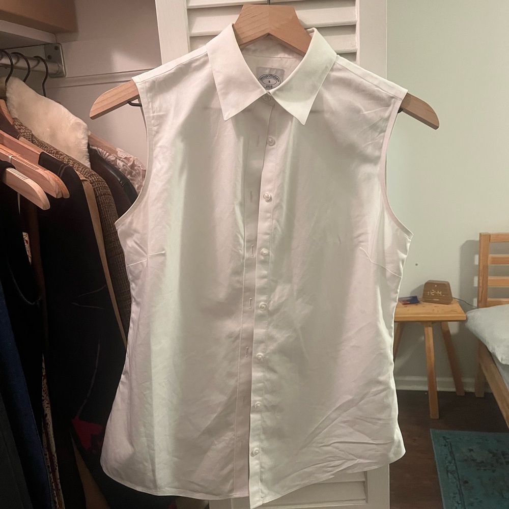 Vintage Women's White Sleeveless Button Down Shirt